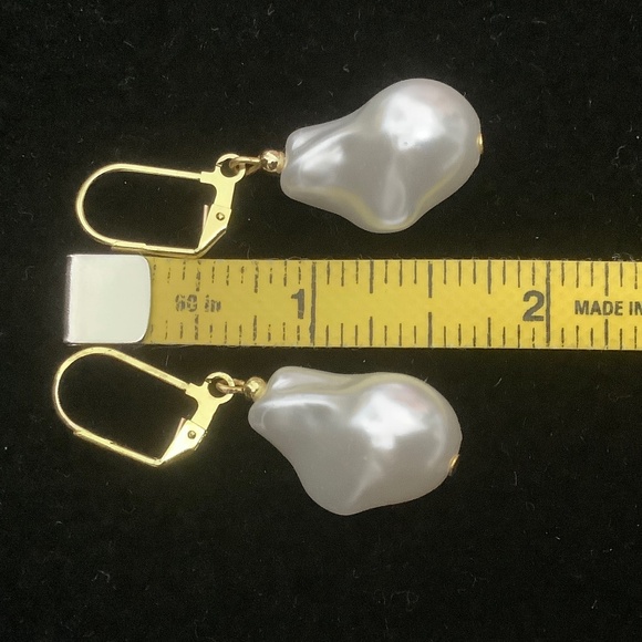 Elegant stylish Vintage Baroque Faux Pearl Earrings - Picture 10 of 10